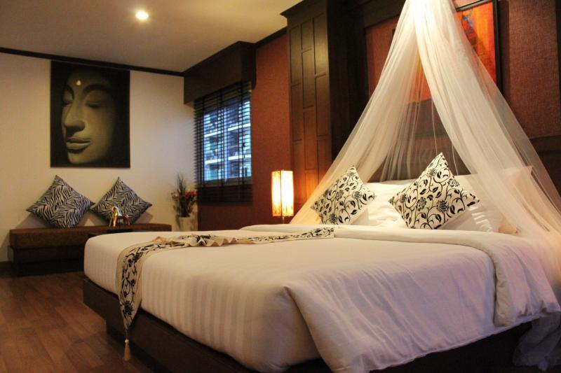 Hemingway'S Hotel Patong Eksteriør billede